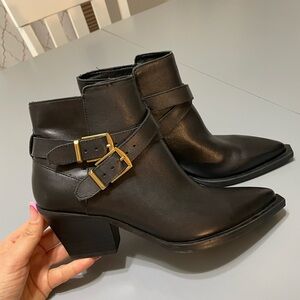 Like New Dolce Vita Black Ankle Boots with Gold Buckles, size 6 👢